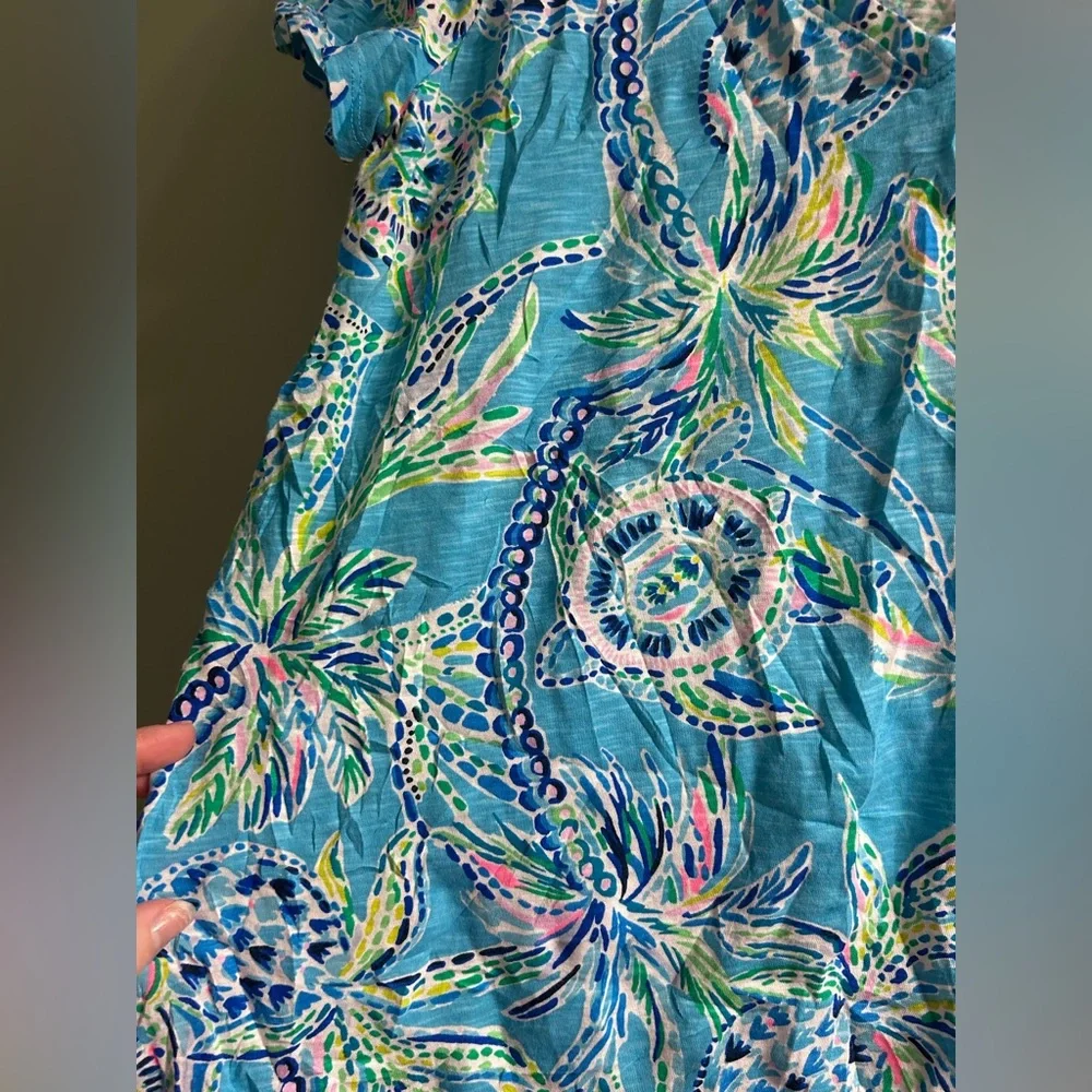 Lilly Pulitzer Etta V-Neck T-shirt in the Bermuda Blue Turtle Szn print - Picture 3 of 6